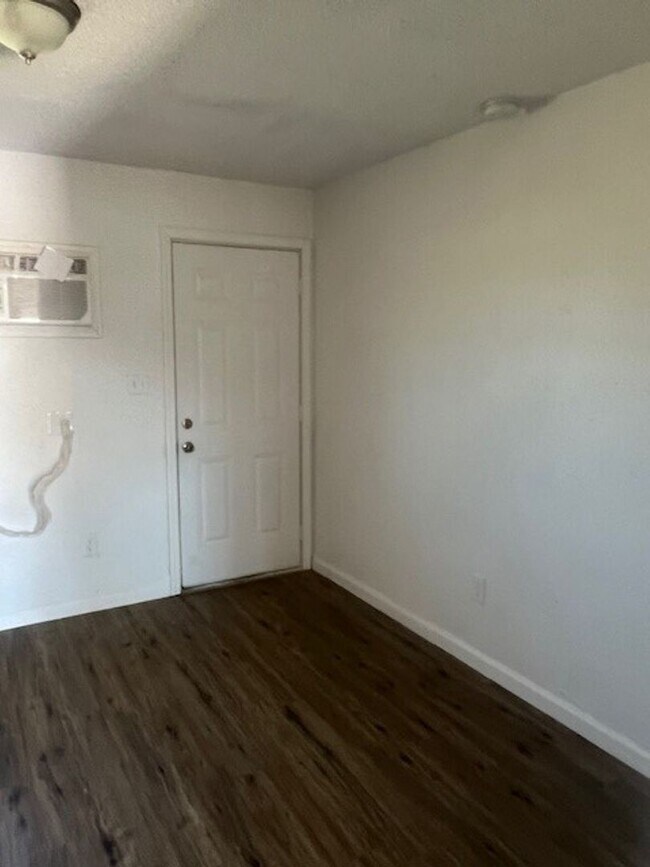 Foto del edificio - 409 Tahoka Rd