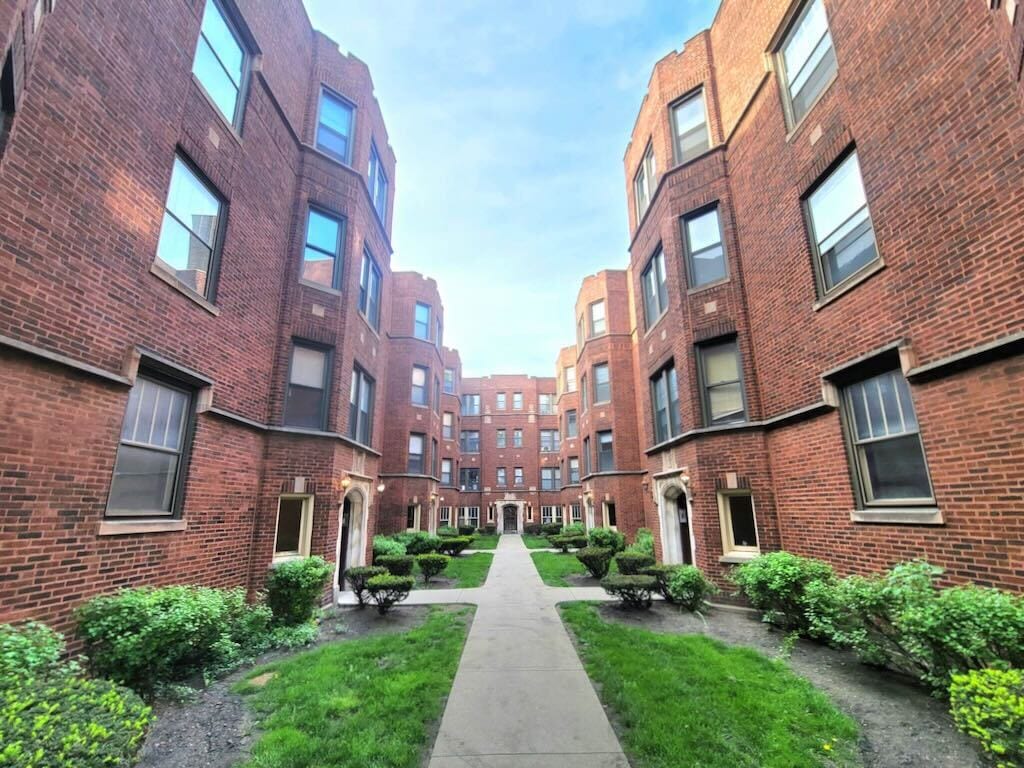 Primary Photo - 3150 W Belle Plaine Ave