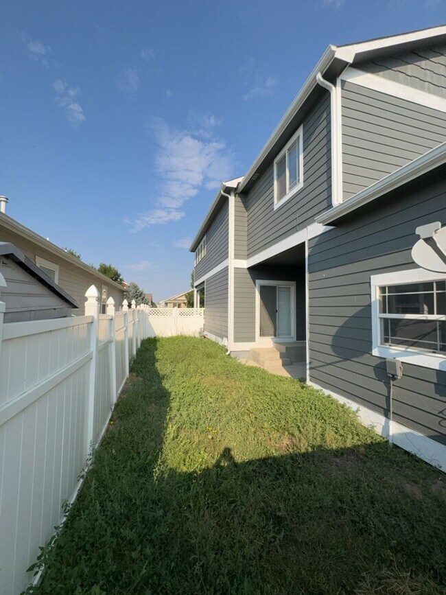 Foto del edificio - Spacious 3 Bed, 2.5 Bath Home with Oversiz...