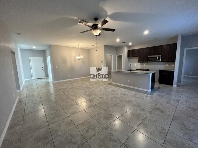 Foto del edificio - COMING SOON! 3 Beds + Den, 2 Baths, Screened Lanai & More!