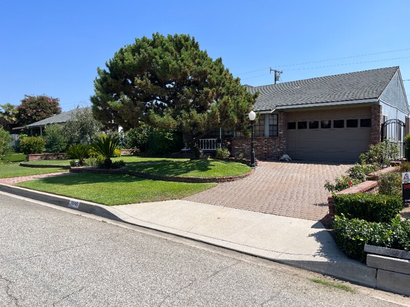 Foto principal - 1048 E El Dorado St
