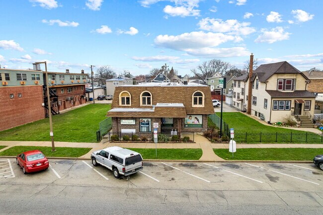 Building Photo - 808 Broadway Ave