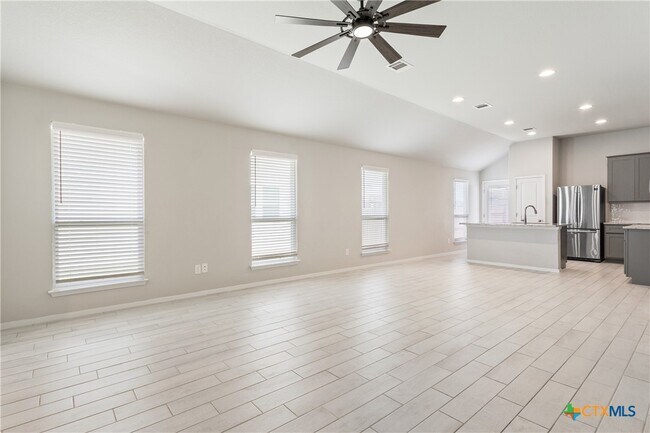 Building Photo - 335 Black Opal Dr