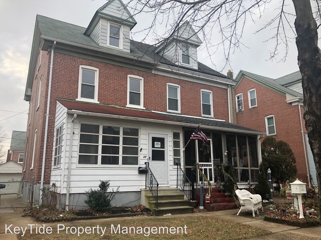 Primary Photo - 4 br, 2 bath House - 27 3rd Ave.