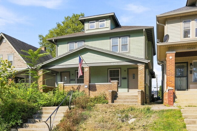 Building Photo - 1344 Linden St