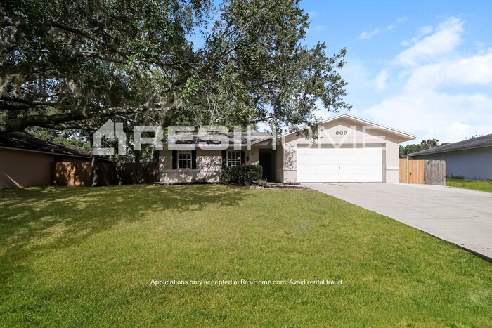Primary Photo - 609 Fox Lake Dr