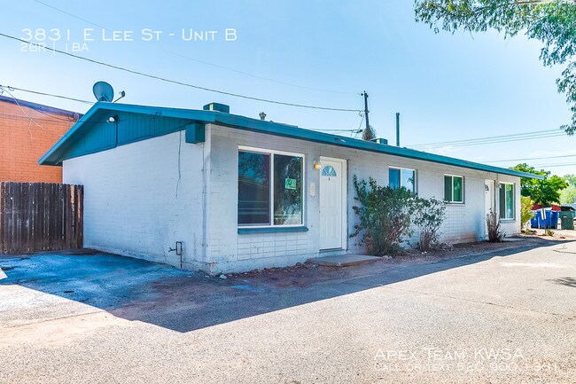 Building Photo - Beautiful remodel Duplex in central Tucson
