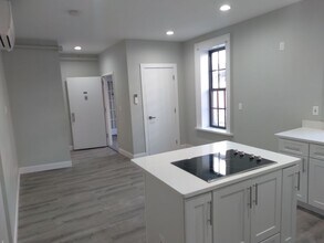 Building Photo - 140 Hamilton St