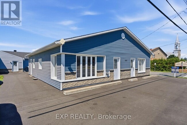 Building Photo - 3160 Gendron Rd