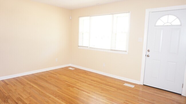 Foto del edificio - 6309 Lynette Cir