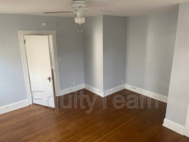 Foto del edificio - 4214 Beech St