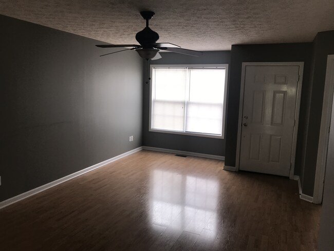 Building Photo - 352 Robey St