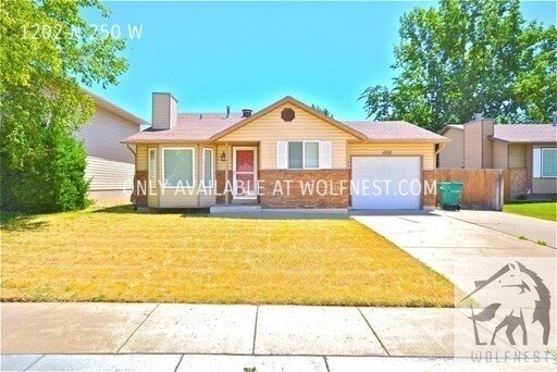Building Photo - Beautiful 3 Bedroom Layton Home! No Deposi...