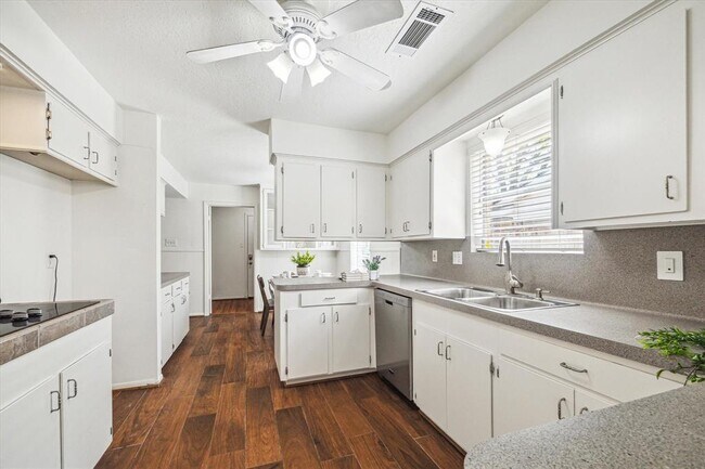 Foto del edificio - 5939 Rutherglenn Dr