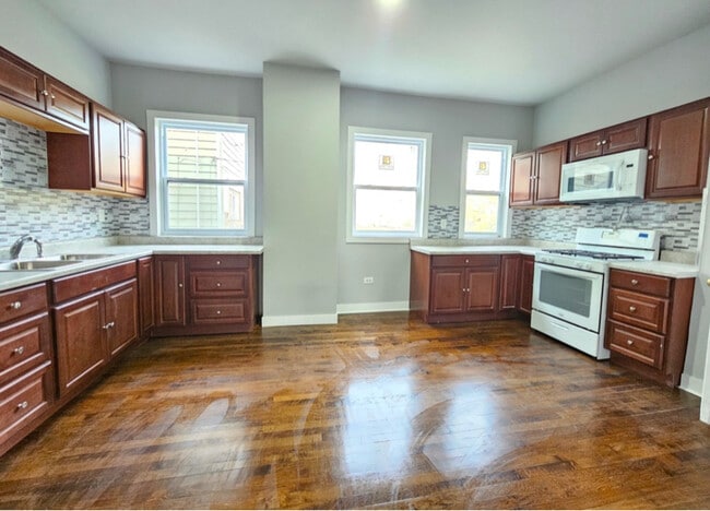 Photo - 121 N Menard Ave Apartment