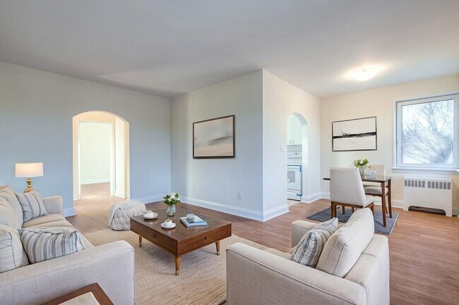 Photo du bâtiment - 36 Wood Glen Rd