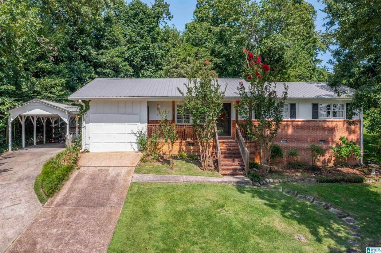 Building Photo - COMING SOON ? For Rent – Updated 3 Bed, 2....