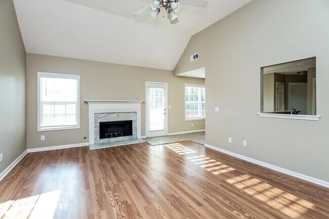 Foto del edificio - 70 Winchester Dr, Covington, GA 30016