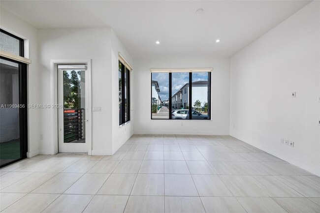 Foto del edificio - 8120 NW 43rd St