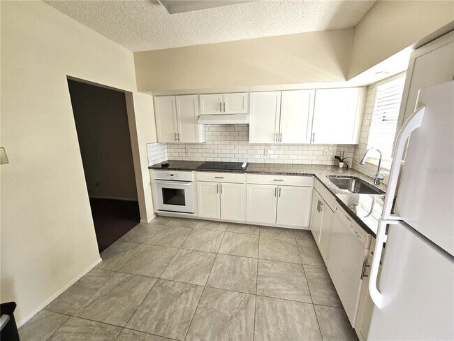 Foto del edificio - 2170 Americus Blvd N