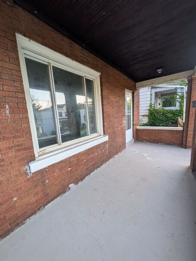 Foto del edificio - Beautifully renovated brick home in Pittsb...