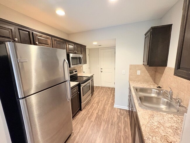 Building Photo - 3 Bedroom | 2.5 Bath | 1-Car Garage in Gra...