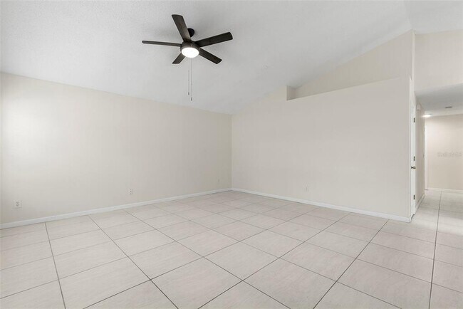 Foto del edificio - 5204 Creekmore Ln
