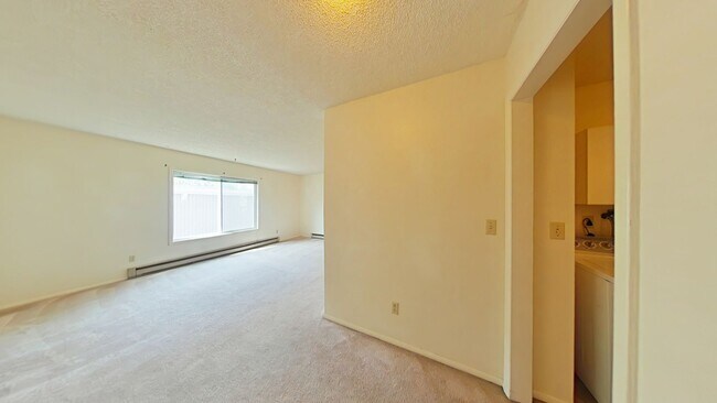 Building Photo - 2Bed 1Bath with Carport! Walk to MSU