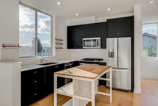 Foto del edificio - Stunning Modern 2 Bedroom Townhome in Ballard! AVAILABLE January 10th!