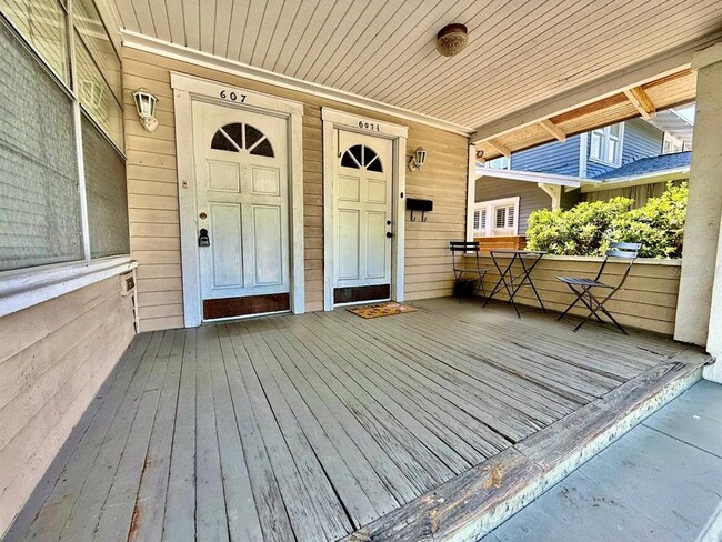 Building Photo - 607 S Willow Ave