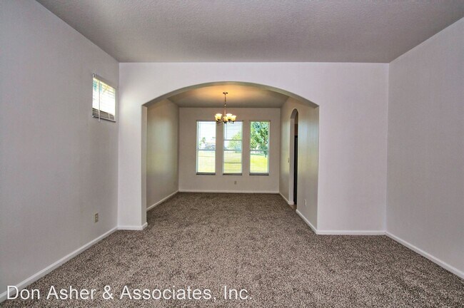 Building Photo - 4 br, 2.5 bath House - 2825 MAYFLOWER LOOP