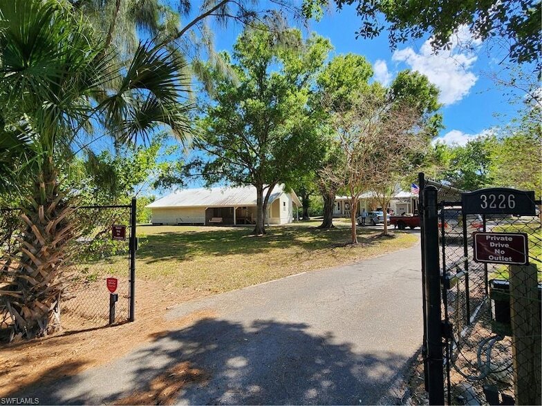 Foto principal - 3226 Van Buren Ave