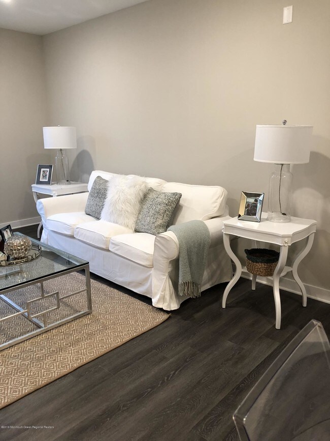 Foto del edificio - 92 Drs James Parker Blvd