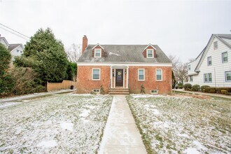 Building Photo - 66 Denton Ave