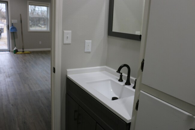 Building Photo - 7794 Batesville Blvd