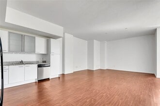 Building Photo - 1350 NW 8th Ct