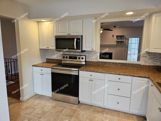 Foto del edificio - 8709 Olde Colony Trl