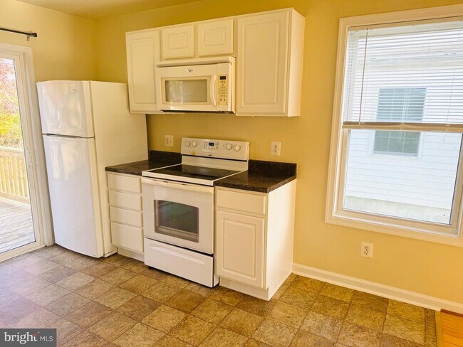 Foto del edificio - 45326 Stark Dr
