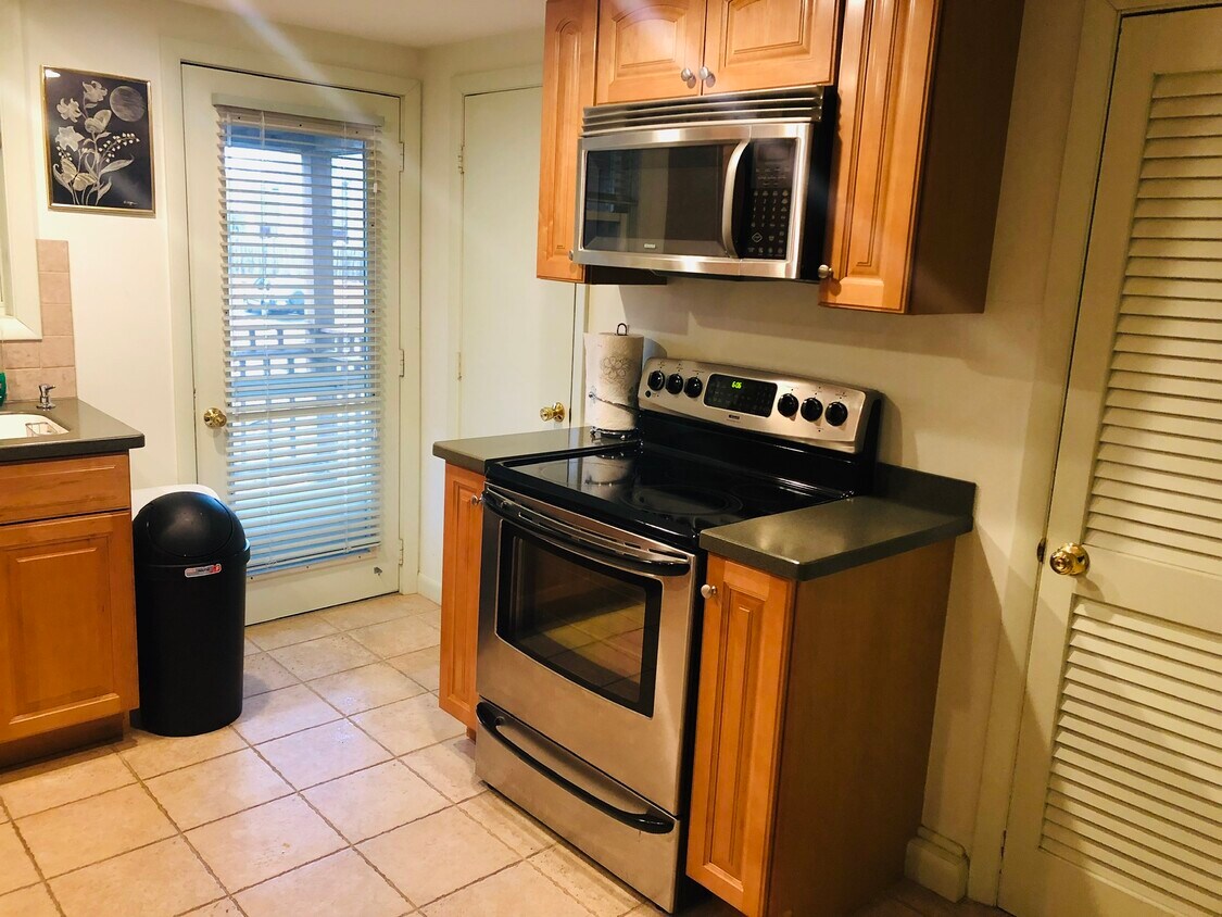 Kitchen - 121 Elm St