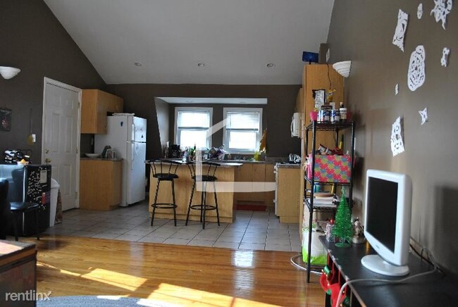 Building Photo - 4 br, 2 bath House - 15 Farrington Ave Apt 3