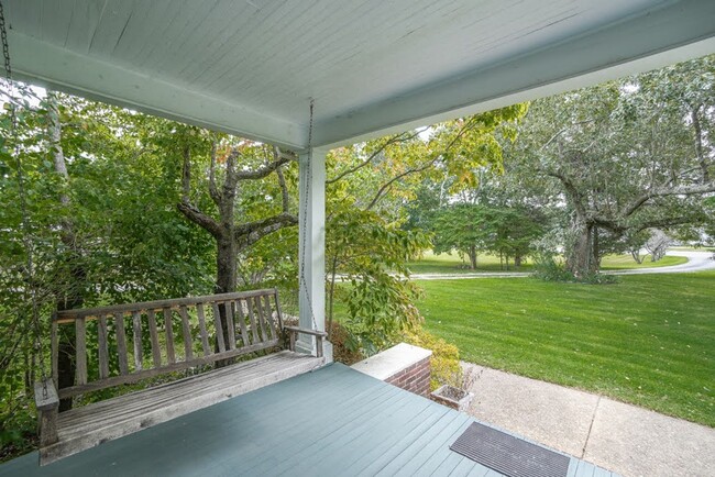 Building Photo - Greenback 37742 - 4 bedroom, 2 full bath &...