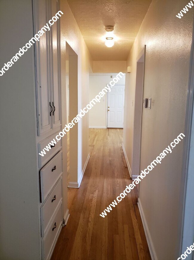 Foto del edificio - Spacious 3 Bedroom, 2 Bathroom, 2 Car Gara...
