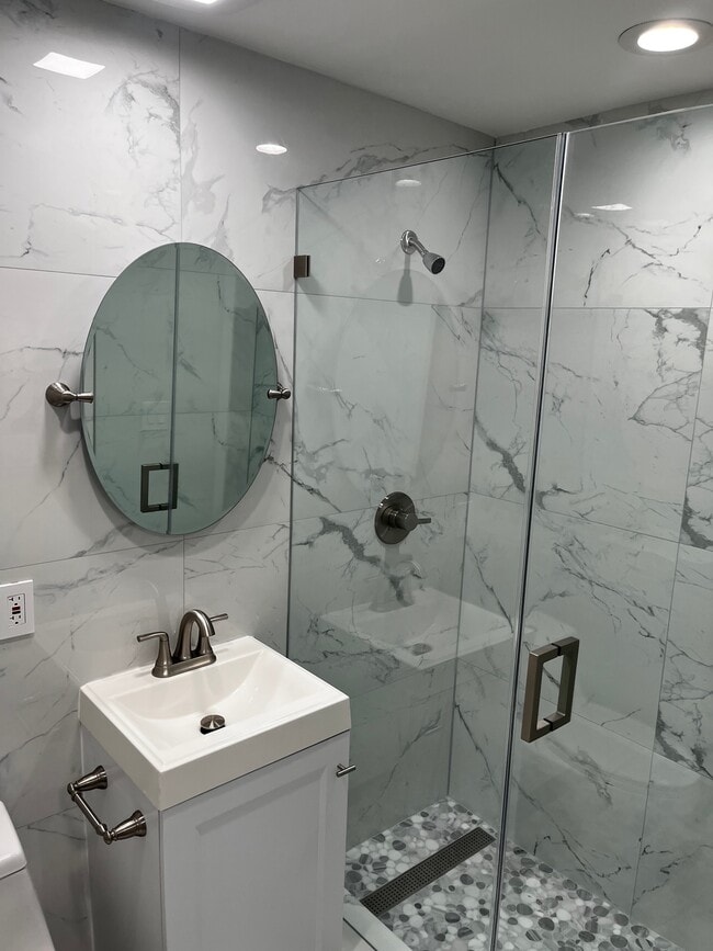 Foto del edificio - 880 NE 69th St