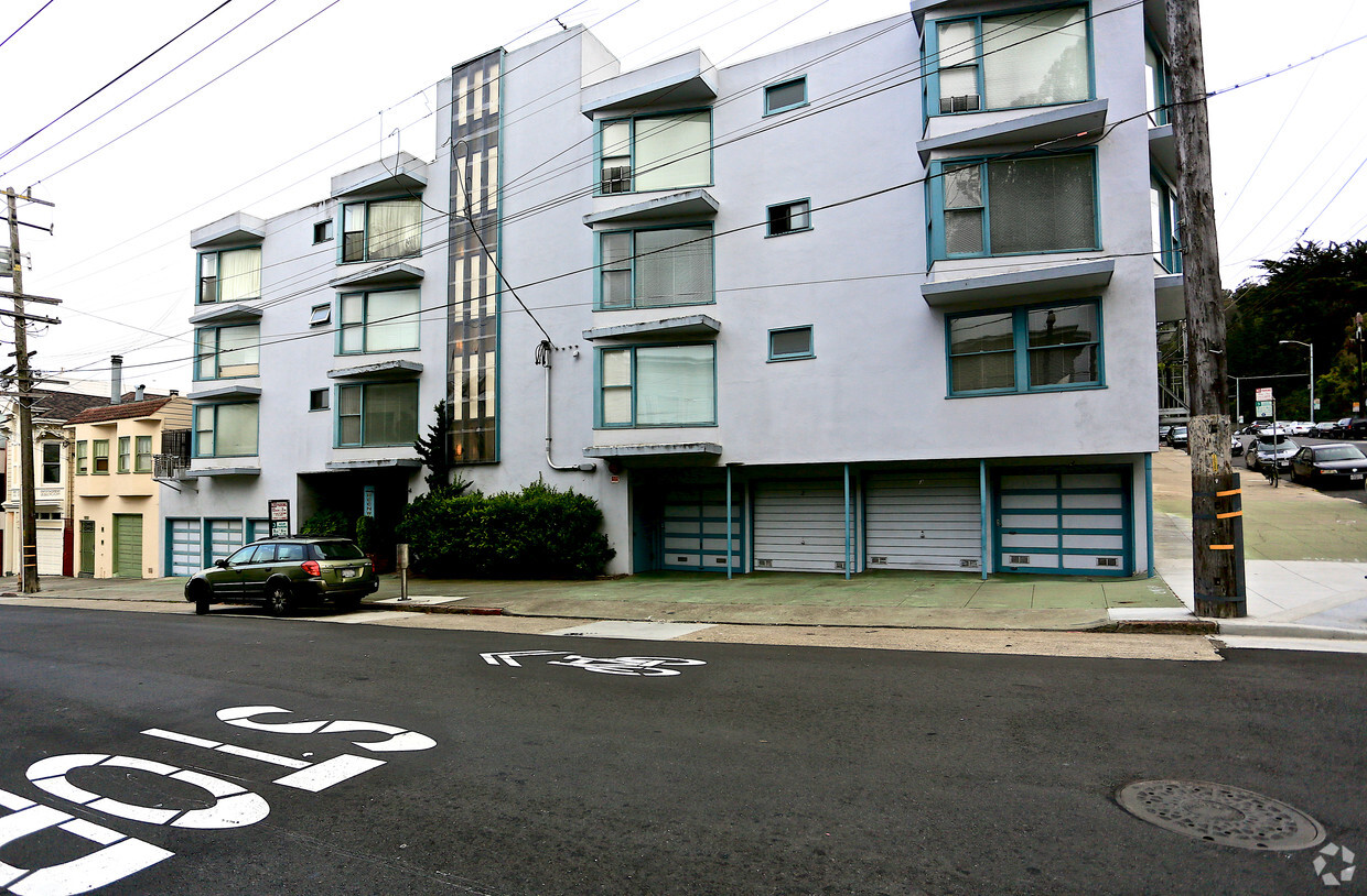 Building Photo - 2875 Greenwich St