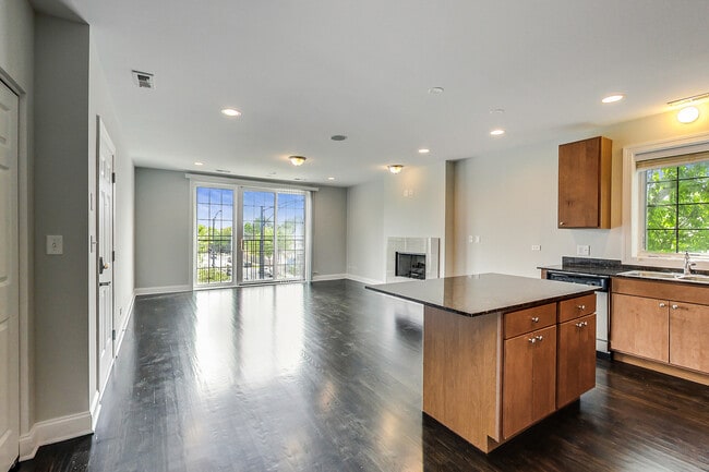 Building Photo - 3332 W Palmer St