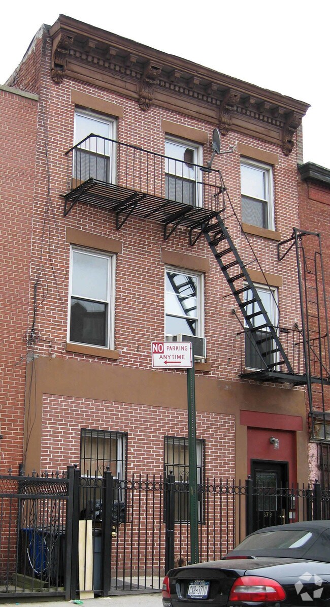 Building Photo - 679 Franklin Ave
