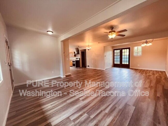 Foto del edificio - 14825 W Thorne Ln SW