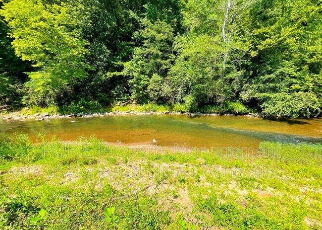 Building Photo - 307 Stevens Ln