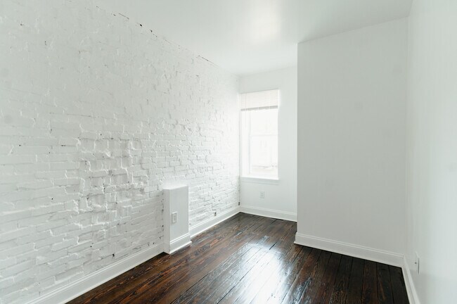 Middle bedroom - 518 S 8th St