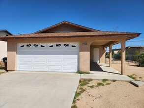 Building Photo - 72454 El Paseo Dr